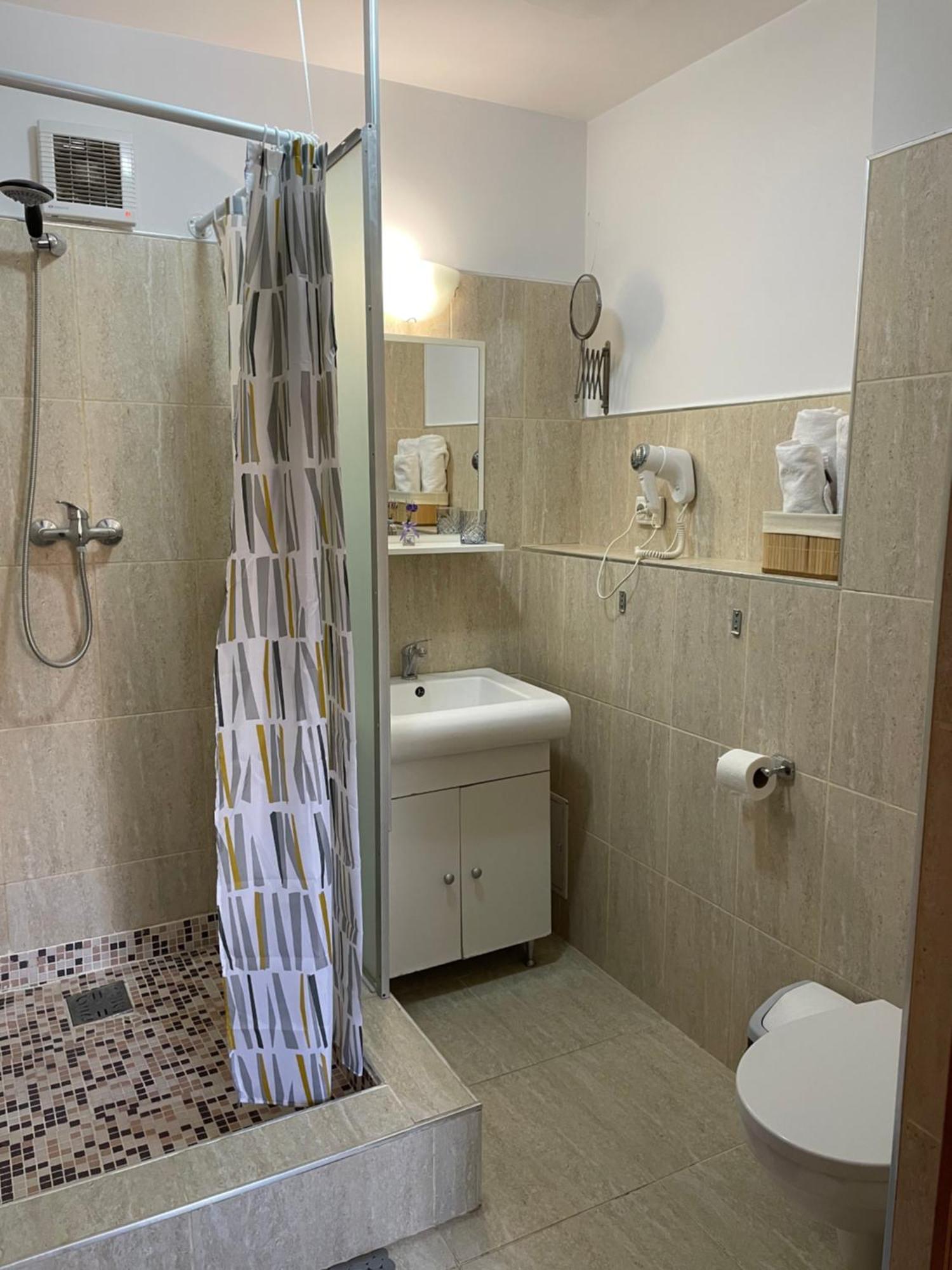 La O Barfa Appartement Ploieşti Buitenkant foto